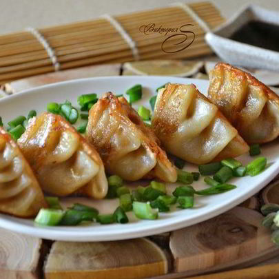 Японские жареные пельмени Гедза