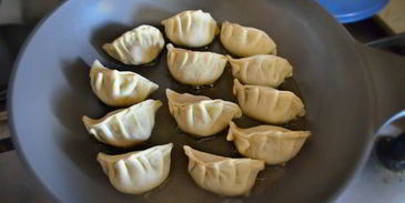 японские жареные пельмени гедза