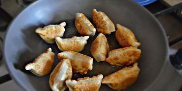 японские жареные пельмени гедза