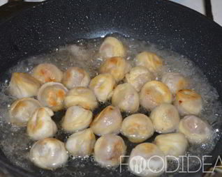 Жаренные пельмени на сковороде