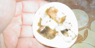 жареные пельмени с грибами и капустой