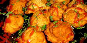 жареные пельмени с грибами и капустой