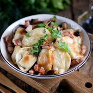 Рецепт Жареных пельменей с луком на сковороде