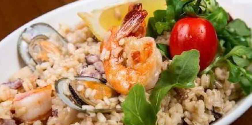 Рецепт легкого плова с креветками и мидиями