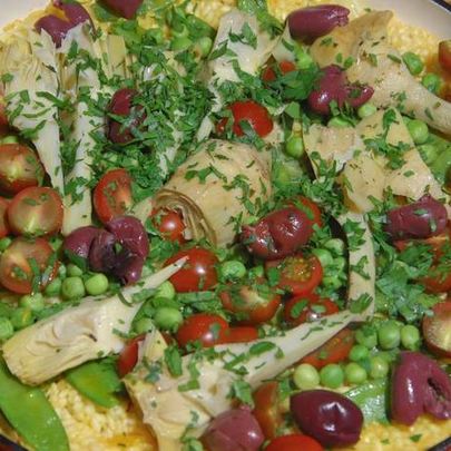 Паэлья с артишоками, горохом и сладким перцем