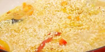 паэлья с артишоками, горохом и сладким перцем