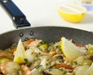 Паэлья с курицей и морепродуктами