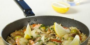 паэлья с курицей и морепродуктами