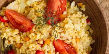 плов из булгура с цветной капустой и перцем