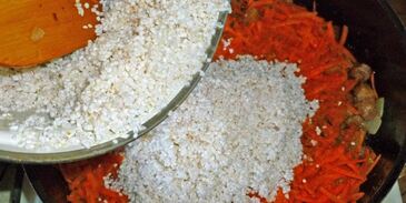 плов на сковороде со свининой