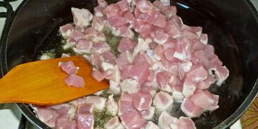 плов на сковороде со свининой