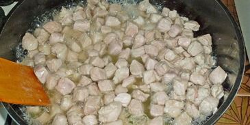 плов на сковороде со свининой