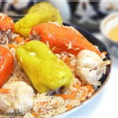 Плов с фаршированным болгарским перцем