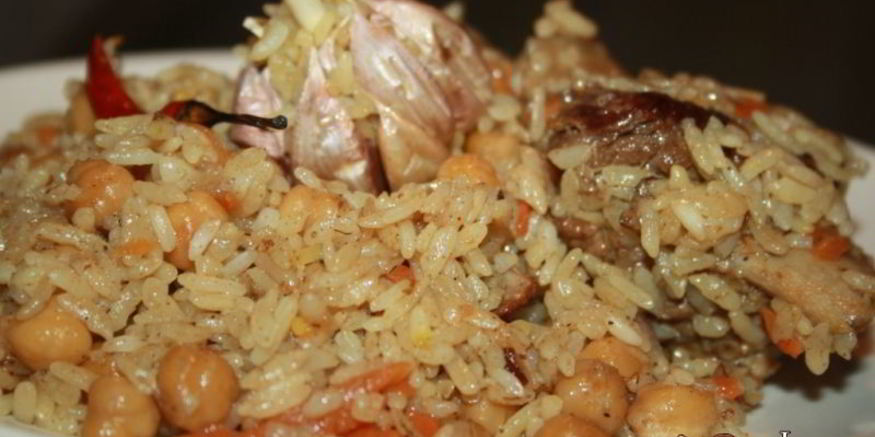 Рецепт плова с говядиной, курицей и нутом в мультиварке