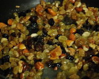 Сладкий плов с сухофруктами и орехами