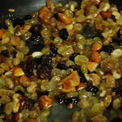 Сладкий плов с сухофруктами и орехами