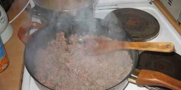 подливка из фарша с картофельно-морковным пюре