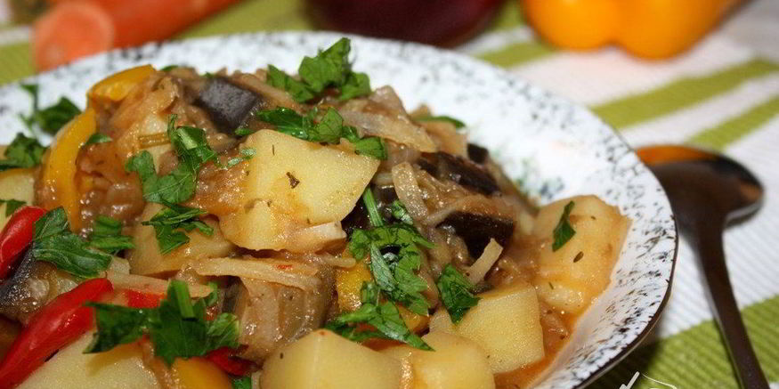 Рецепт картофельного рагу с баклажанами и перцем