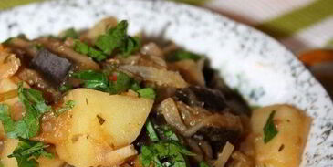 картофельное рагу с баклажанами и перцем