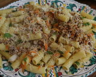 Макароны с мясом и овощным рагу