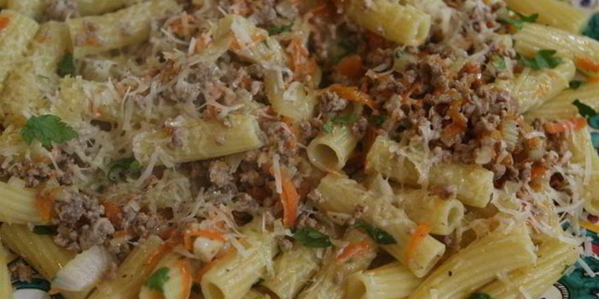 Рецепт макарон с мясом и овощным рагу