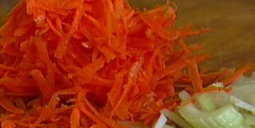 макароны с мясом и овощным рагу