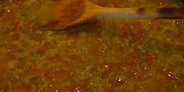 макароны с мясом и овощным рагу