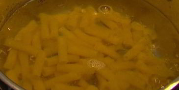 макароны с мясом и овощным рагу