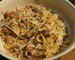 Макароны с рагу из кролика