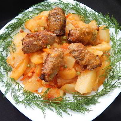 Мясные рулетики с овощным рагу