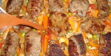 мясные рулетики с овощным рагу