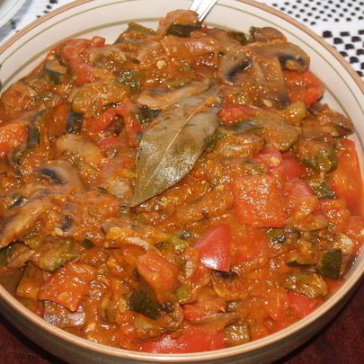 Овощное рагу из кабачков с грибами