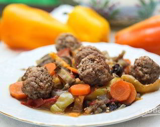 Овощное рагу с фрикадельками