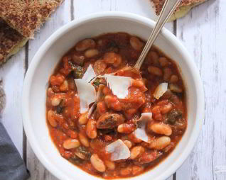 Овощное рагу с колбасой