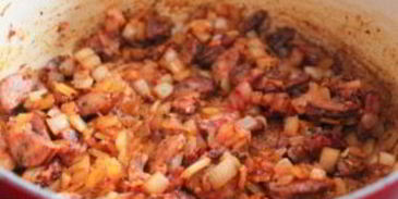 овощное рагу с колбасой