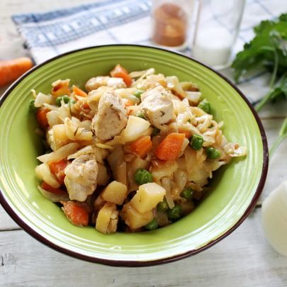 Овощное рагу с курицей с капустой и картошкой