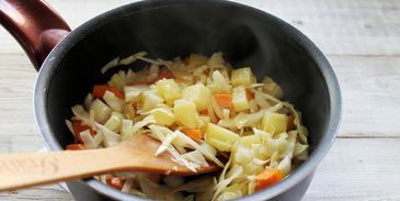 овощное рагу с курицей с капустой и картошкой