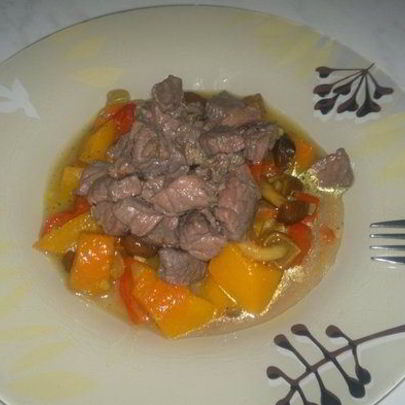 Овощное рагу с опятами и говядина в ягодах черной смородины