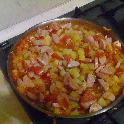 Овощное рагу с сосисками
