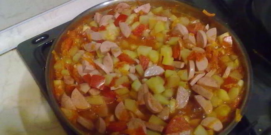 Рецепт овощного рагу с сосисками