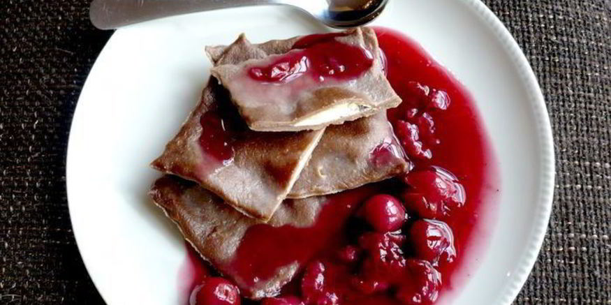 Рецепт шоколадных равиолей с вишневым рагу