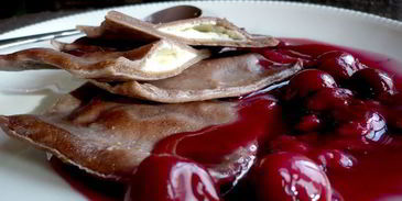 шоколадные равиоли с вишневым рагу