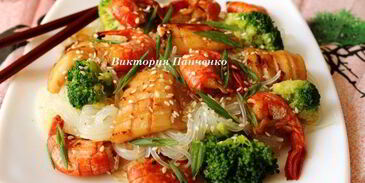 рисовая лапша с брокколи и морепродуктами