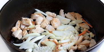 рисовая лапша с курицей и морковью