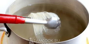 рисовая лапша с курицей и морковью