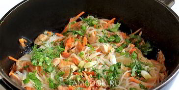 рисовая лапша с курицей и морковью