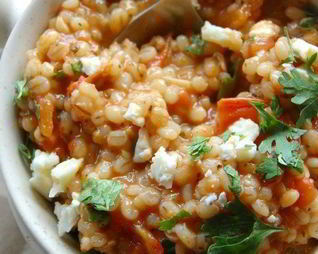 Чесночно-томатное ризотто из перловки