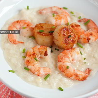 Ризотто с гребешками и креветками