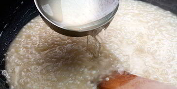 ризотто с гребешками и креветками