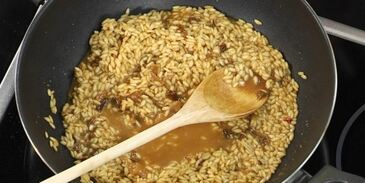 ризотто с морепродуктами и белыми грибами